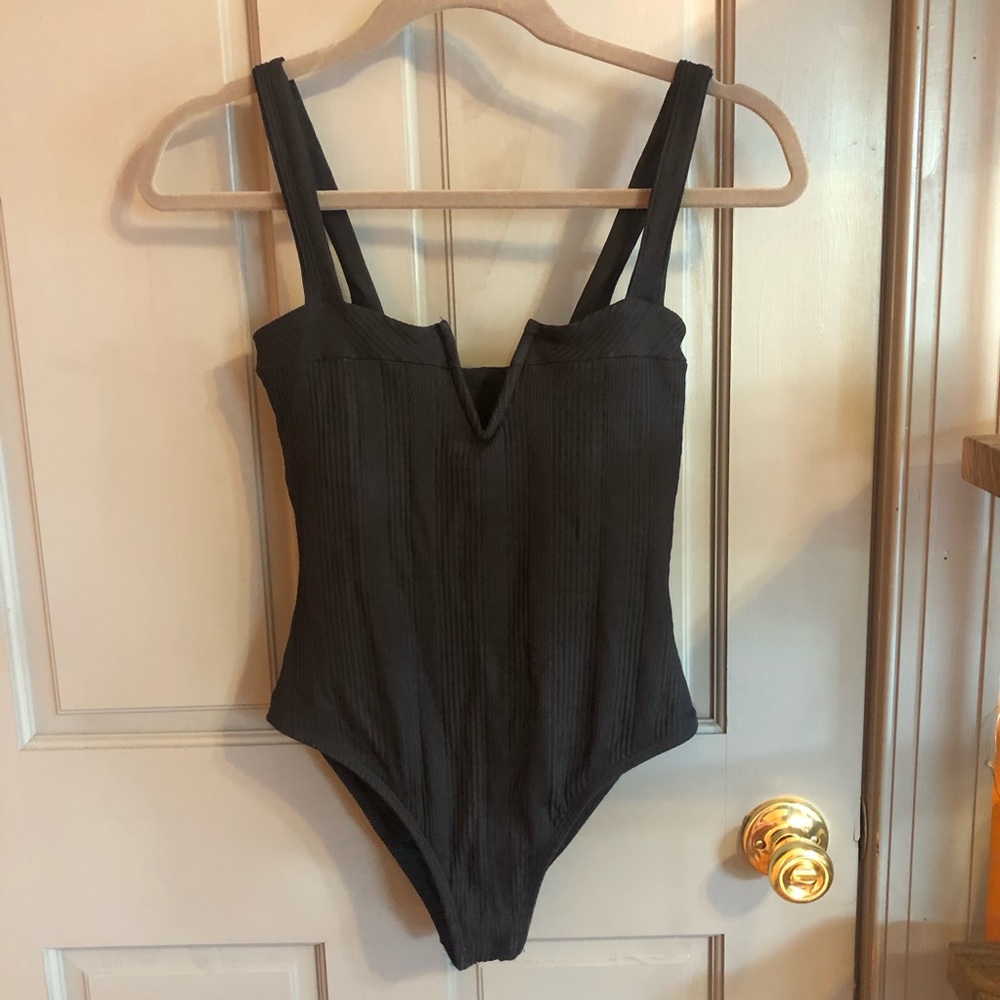 L Space size 6 black bathing suit